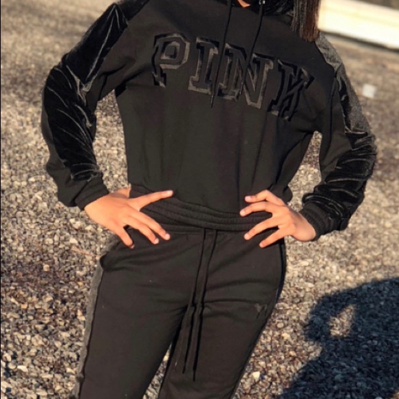 I’m selling this because I don’t wear it anymore . - Picture 2 of 5